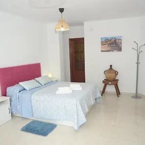 https://habitacion-grande-con-terraza-privada-malaga-centro.hotelsinnerja.org